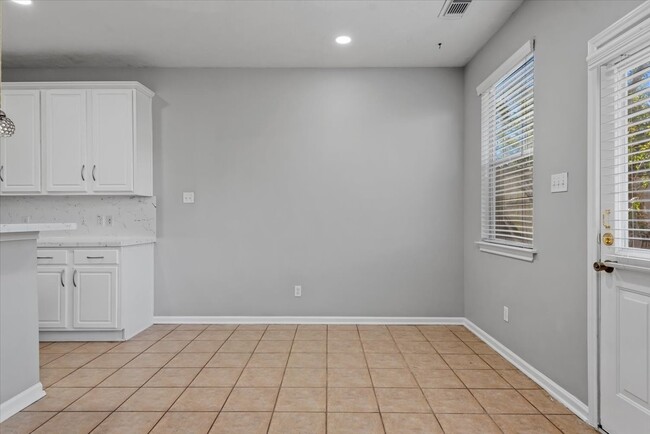 Photo - 71 Summer Haze Cir