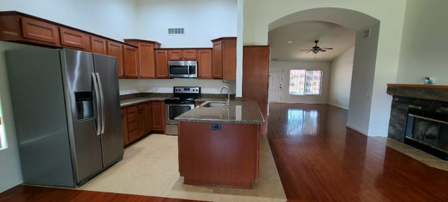 Building Photo - 8409 W Dreyfus Dr Rental