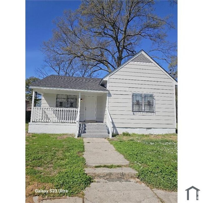 Building Photo - 4 Bedroom Rental