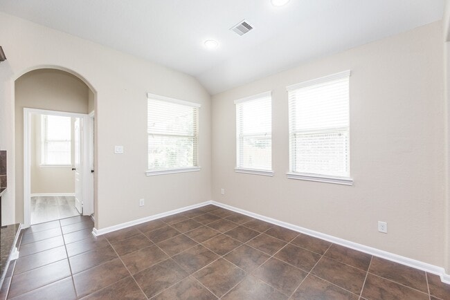 Building Photo - 6011 Baileys Run Ln