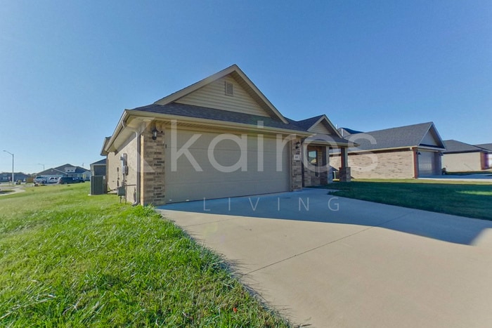 Photo - 309 Pin Oak St