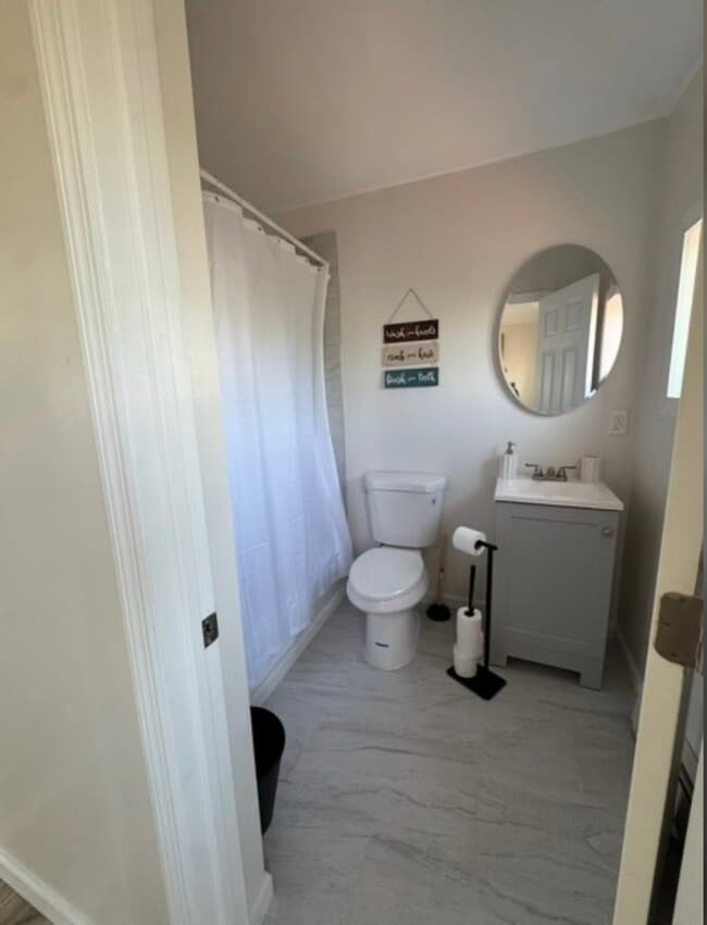 Photo - 9924 Russell St