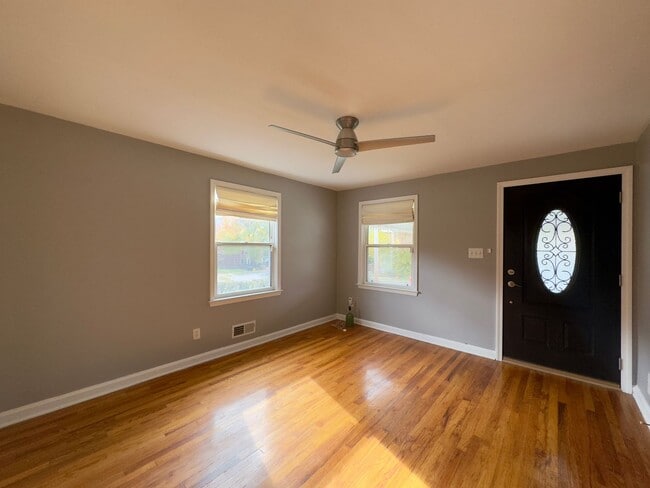 Photo - Charming 2 Bedroom/1 Bathroom Duplex Home ...