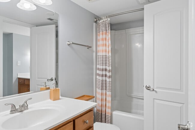 2BR, 1.5BA - 1,149SF - Primary Bathroom