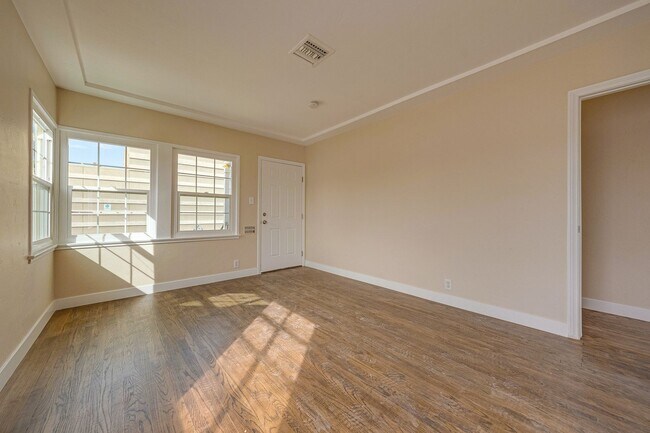 Photo - 914 S 4th St Unit 2