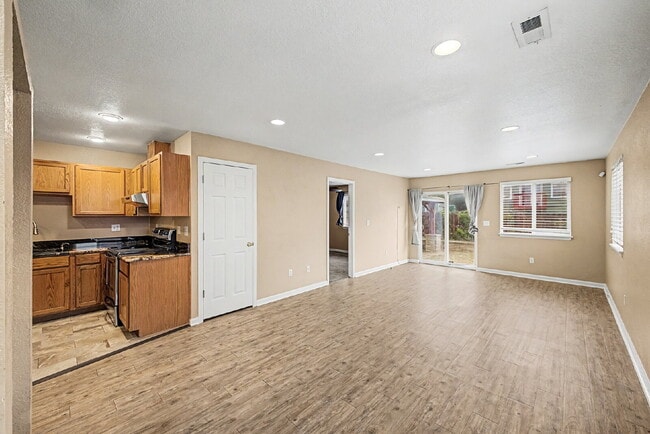 Photo - "Charming 3-Bedroom Duplex in Englewood with 2 Full Baths - Your Ideal Home Awaits!"