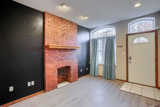 Photo - 2810 Sarah St Unit 2810 1/2