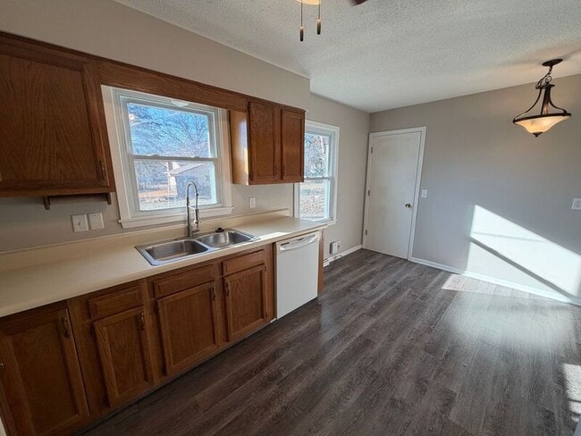 Photo - 8721 Seward St