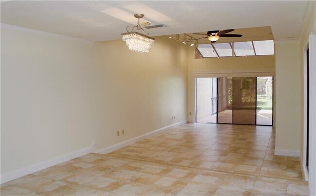 Photo - 6722 Canary Palm Cir