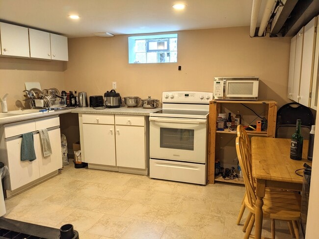 Photo - 3139 Avondale Av
