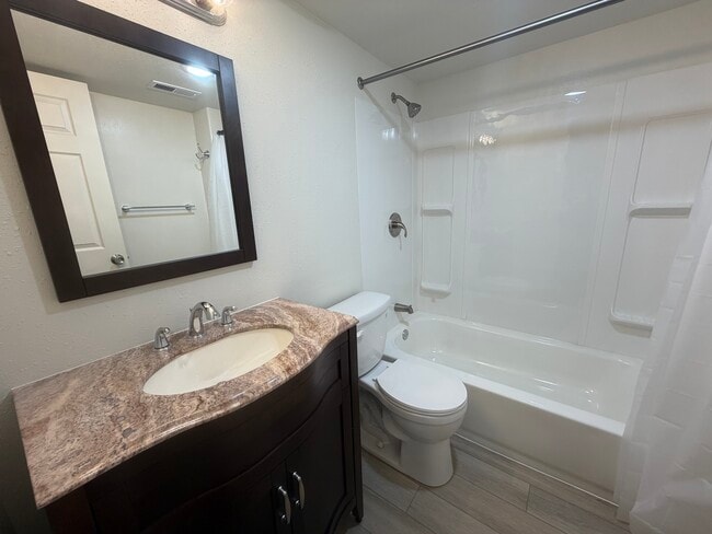 Photo - 217 Walnut St