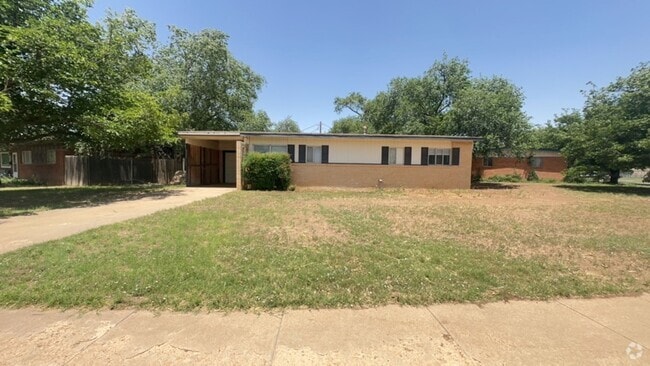 Building Photo - Charming 3 Bedroom Home