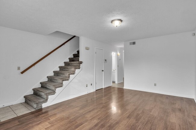 Photo - 1110 N Montgomery St Unidad 2