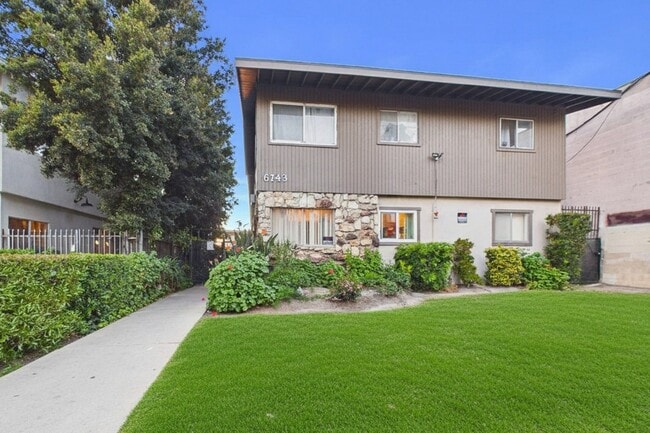 Photo - 6743 Whitsett Avenue