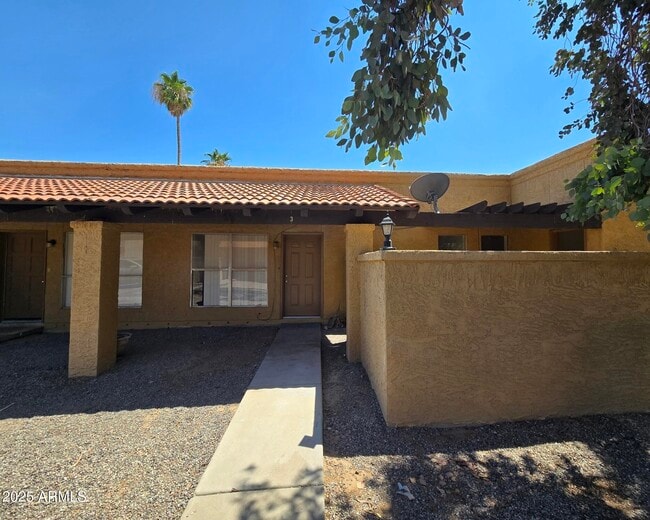 Photo - 715 N Arrowhead Dr Townhome