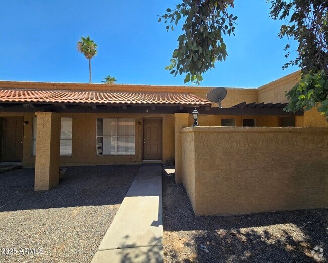 Building Photo - 715 N Arrowhead Dr Rental
