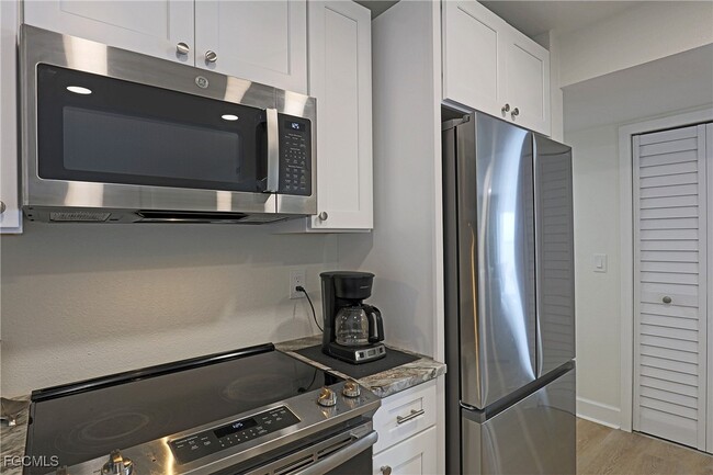 Photo - 2885 Palm Beach Blvd Unidad 502
