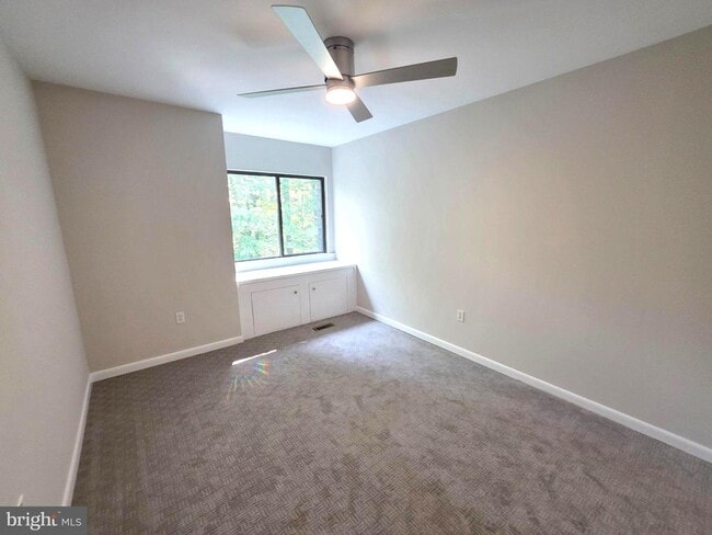 Building Photo - 2001 Wethersfield Ct
