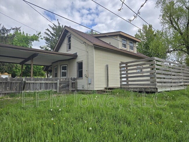 Photo - 4037 Vine Ave SE