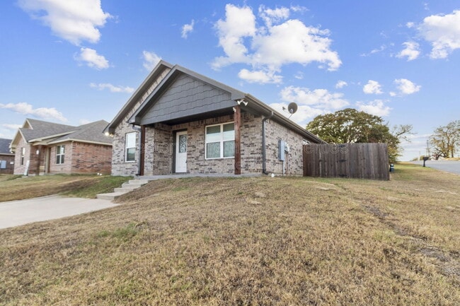 Photo - 931 N Barrett Ave