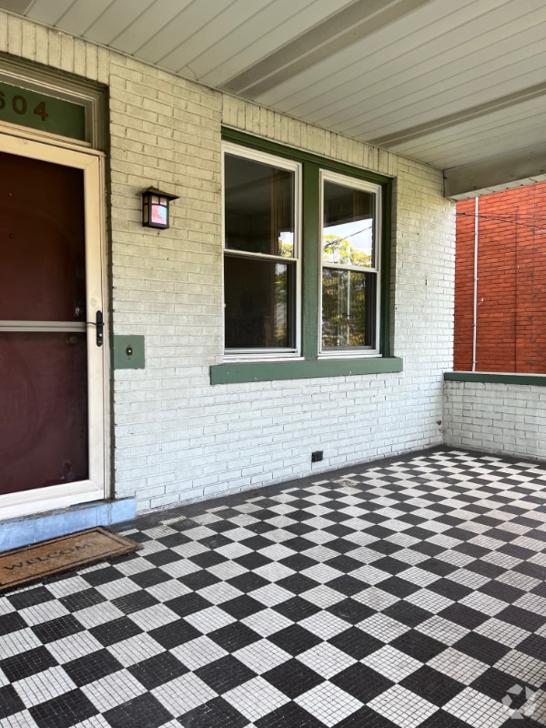 Building Photo - 5604 Fair Oaks St Rental