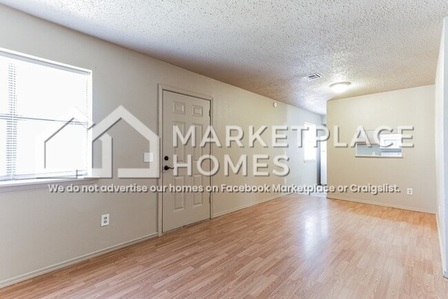 Photo - 404 E Texas Dr