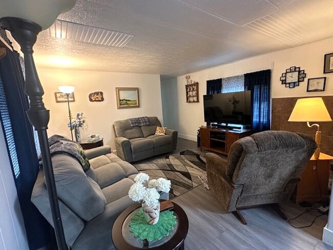 280 Bullion Rd