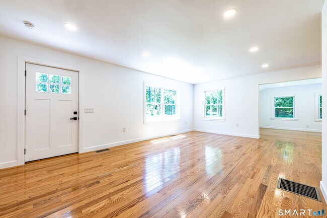 Photo - 133 Jelliff Mill Rd