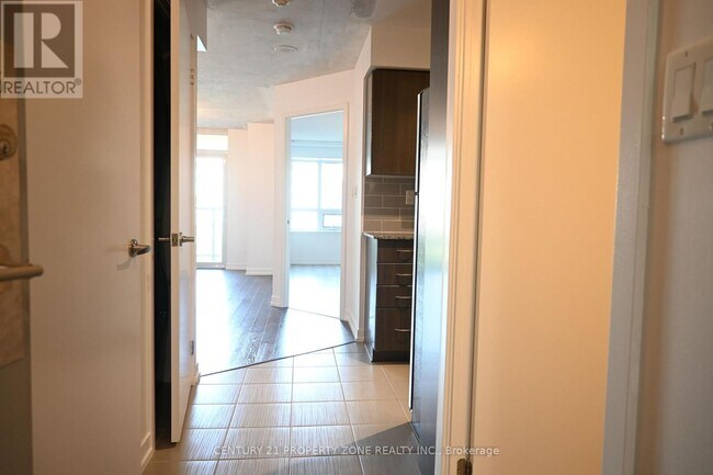 Photo - 816 Lansdowne Ave Unit 425