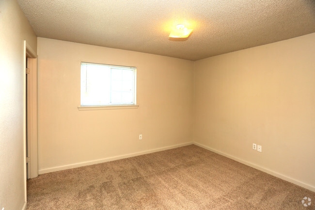 1BR - 600SF - Bedroom