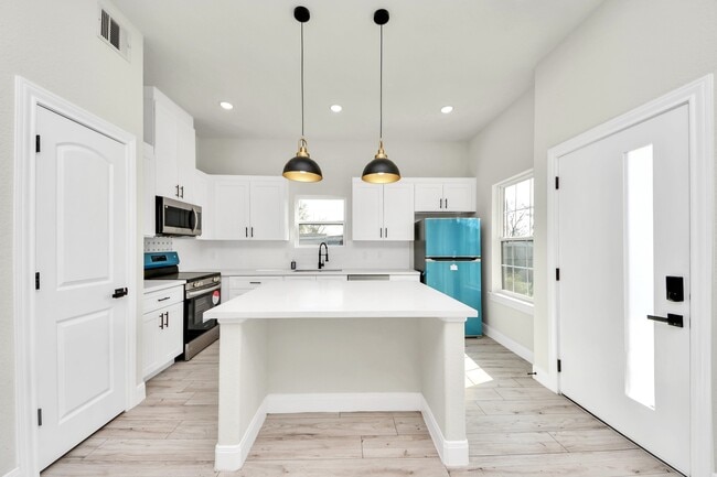 Building Photo - 7815 Joy St