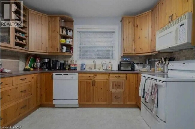 Photo - 98 Brubacher St