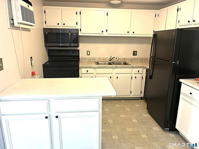 Building Photo - 232 Monce Rd Unit 2