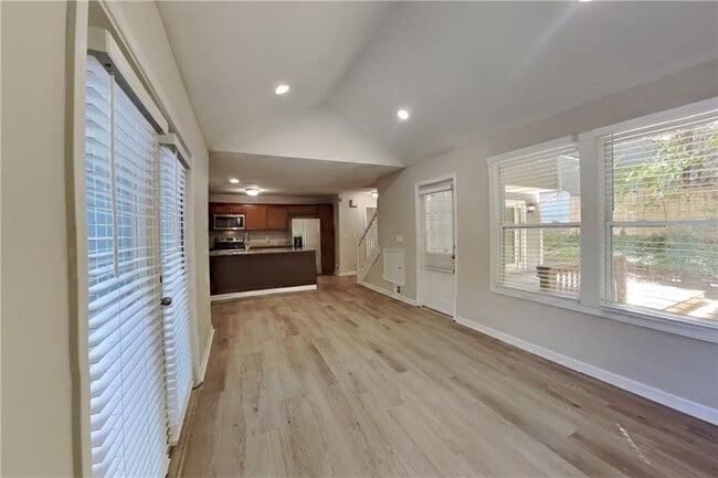 Photo - 3867 Buckland Dr SW