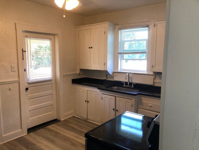 Photo - 416 Goodall Ave