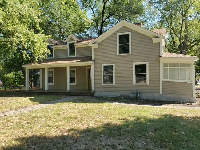 Photo - 242 S Batavia Ave Townhome