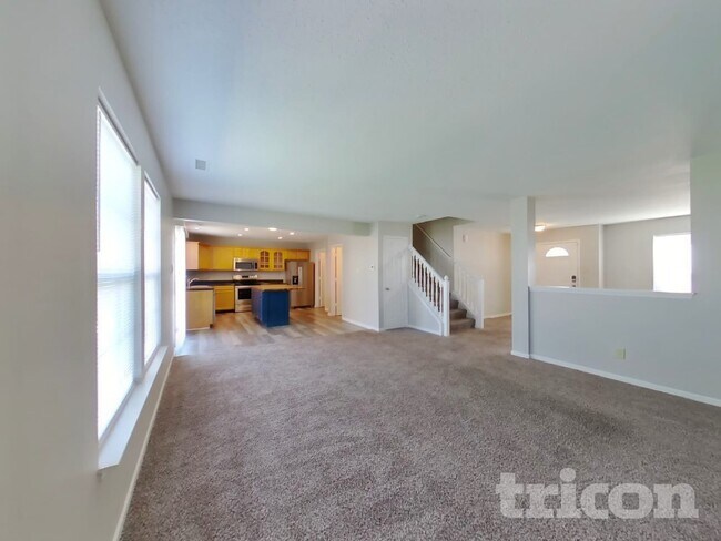 Photo - 712 Holly Rose Way