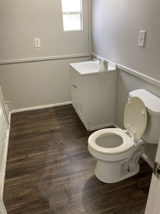 Photo - 864 E Chestnut Ave