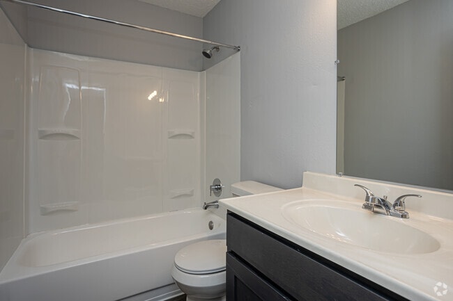 1BR, 1BA - 600SF