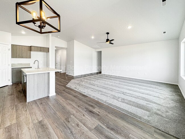 Photo - 411 Gold Nugget Ave