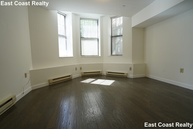 Building Photo - 109 Queensberry St Rental