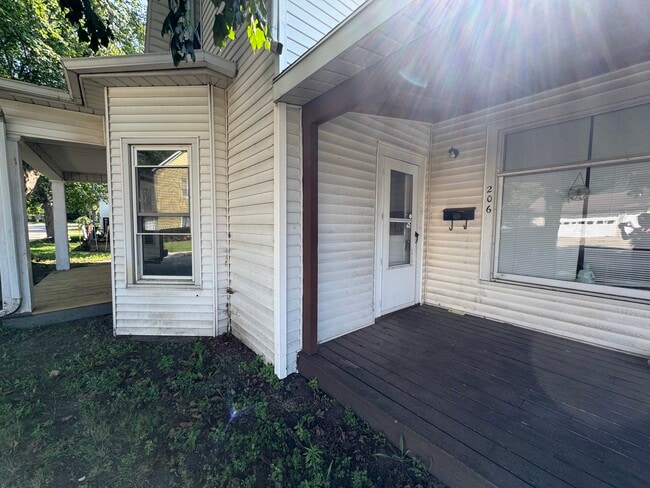 Building Photo - 204 N Fort Wayne Ave Unit 2