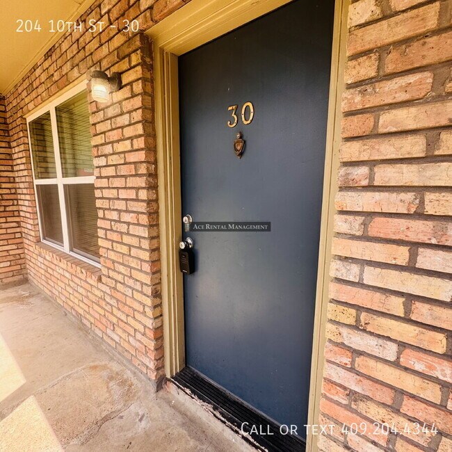 Building Photo - 204 N 10th St Unit 30