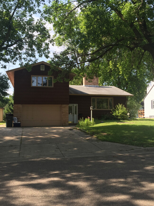 Photo - 628 Johanna Avenue Southeast