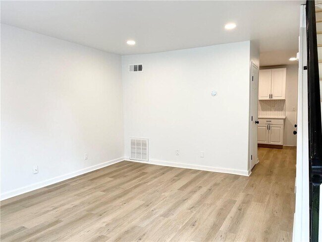 359 Mimosa Dr