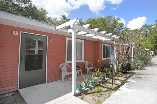 Photo - Village Crossing Apartments