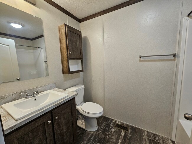 Photo - 46000 Geddes Rd