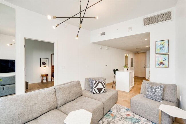 Photo - 70 Rainey St Unit 1310