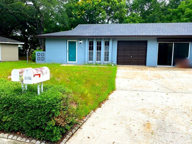 Photo - Southern Oaks 2 / 2 with Office & Sun Room