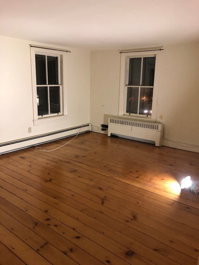 Photo - 37 E Broad St Unit 2nd Floor